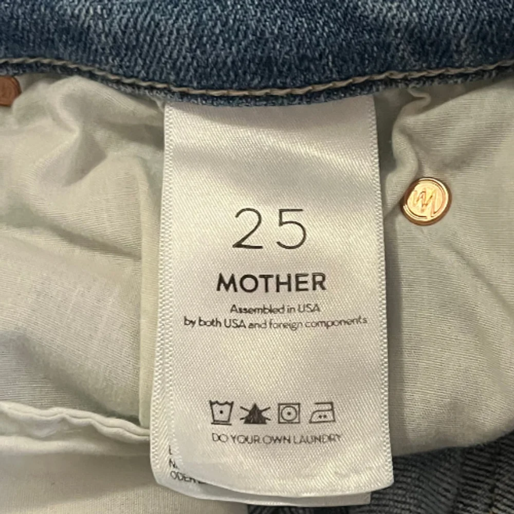 MOTHER NWT Size 25 The Runaway Step Fray Flare Leg Frayed Hem Light Blue Jeans - Picture 11 of 13